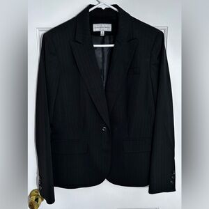 Women’s “Jones New York” Elegant Black Blazer with Subtle Stripe Pattern.